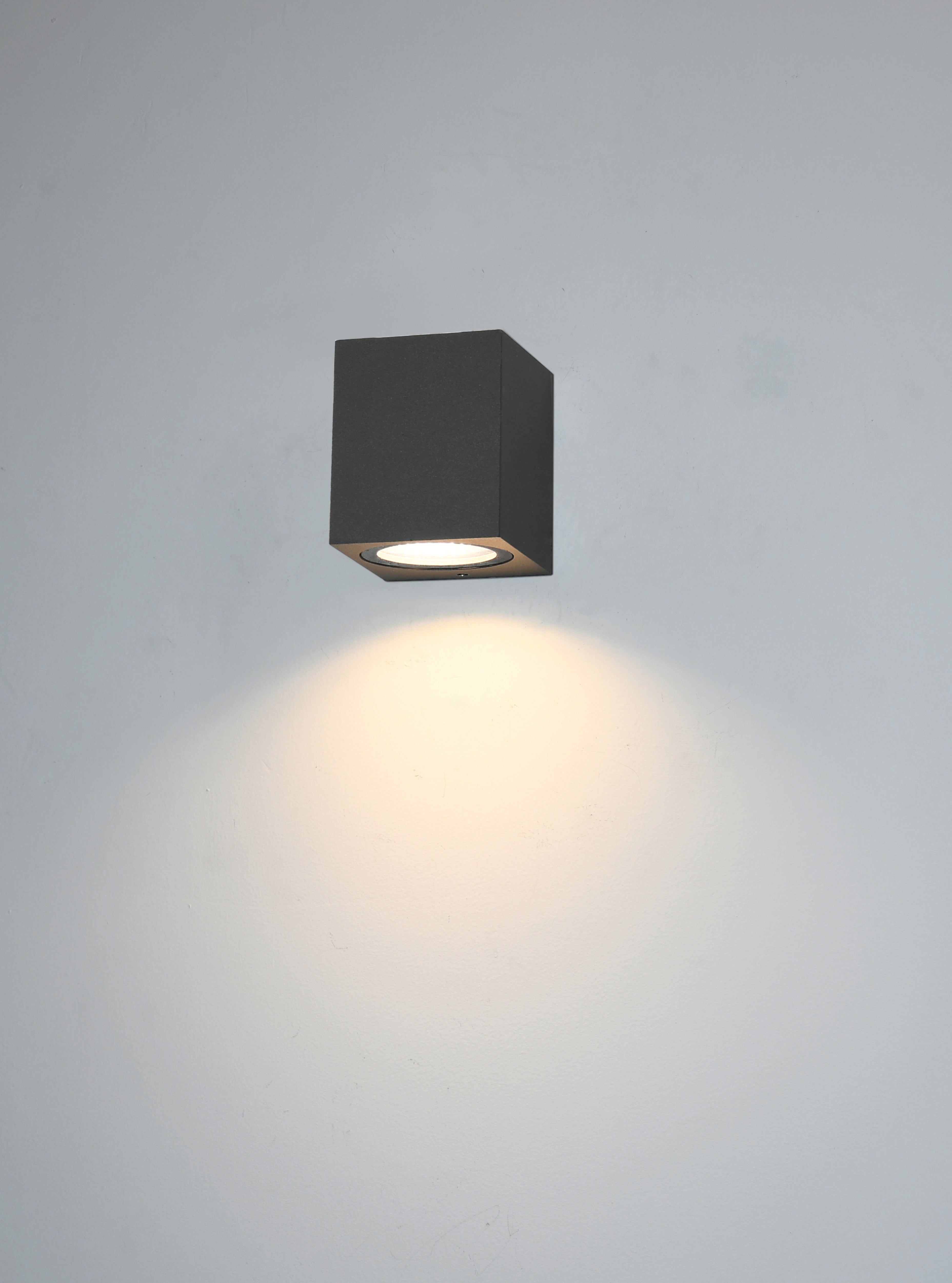 SQUARE SHORT WALL LIGHT