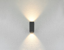 مصباح حائط طويل